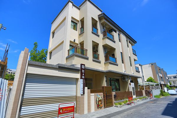 台東親子民宿 貓追熊賽車民宿